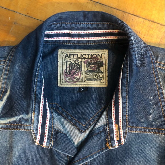 🔥Affliction🔥- Distressed Denim Shirt - XL - Picture 4 of 5